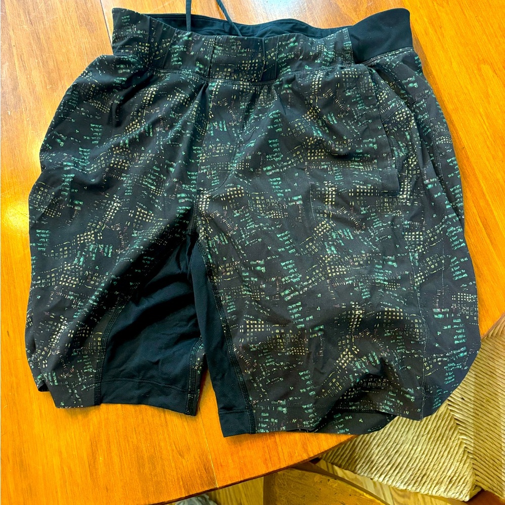 Lululemon athletic shorts with liner size Large